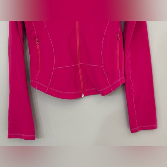 Lululemon: Women's Jacket (pit to pit approx 18 inches) - Picture 2 of 8